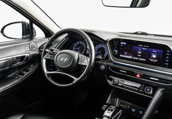 Подержанный автомобиль Hyundai Sonata 2021 года (9 фото)