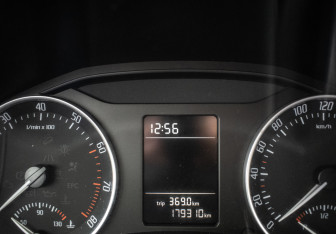 Подержанный автомобиль Skoda Octavia Liftback 2012 года (12 фото)