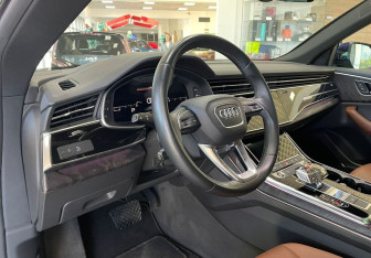 Подержанный автомобиль Audi Q8 2022 года (12 фото)