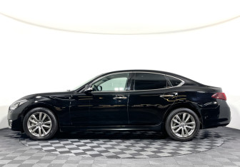 Подержанный автомобиль Infiniti Q70 2016 года (8 фото)