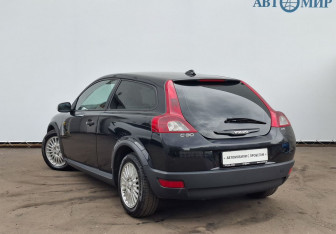 Подержанный автомобиль Volvo C30 2007 года (7 фото)