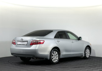 Подержанный автомобиль Toyota Camry Sedan 2007 года (5 фото)