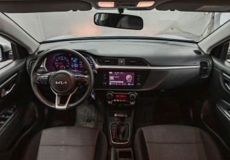 Подержанный автомобиль Kia Rio Hatchback 2021 года (11 фото)