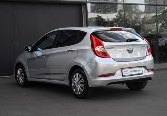 Подержанный автомобиль Hyundai Solaris Hatchback 2015 года (7 фото)