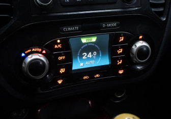 Подержанный автомобиль Nissan Juke 2012 года (18 фото)