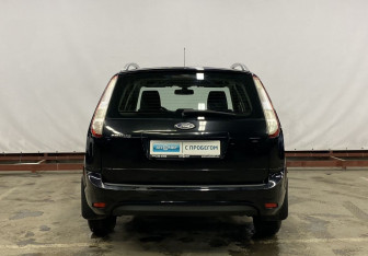 Подержанный автомобиль Ford Focus Wagon 2010 года (6 фото)
