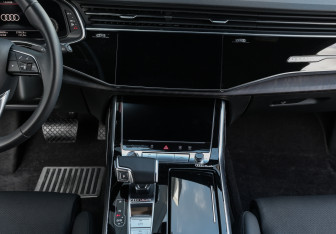 Подержанный автомобиль Audi Q8 2022 года (16 фото)