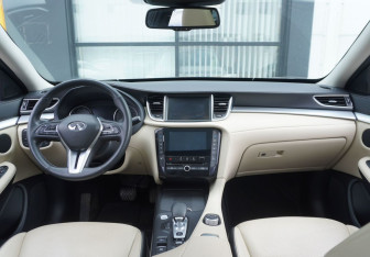 Подержанный автомобиль Infiniti QX50 2019 года (12 фото)