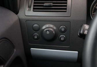 Подержанный автомобиль Opel Zafira Compactvan 2006 года (16 фото)