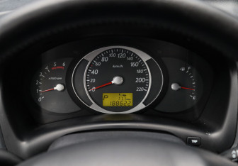 Подержанный автомобиль Hyundai Tucson 2008 года (16 фото)