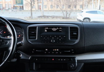 Подержанный автомобиль Citroen SpaceTourer 2018 года (11 фото)