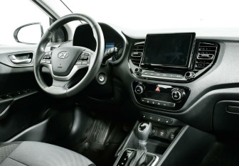 Подержанный автомобиль Hyundai Solaris Sedan 2021 года (10 фото)