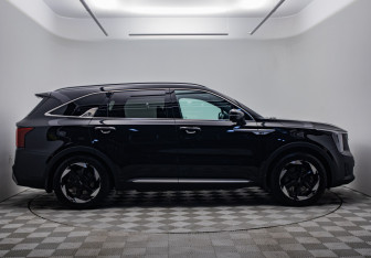 Подержанный автомобиль Kia Sorento 2024 года (6 фото)