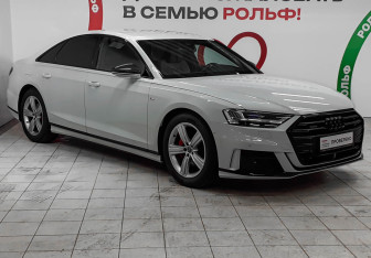 Подержанный автомобиль Audi A8 2021 года (3 фото)