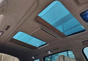 Подержанный автомобиль Voyah Dream 2024 года (16 фото)