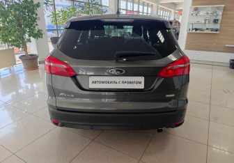 Подержанный автомобиль Ford Focus Wagon 2016 года (6 фото)