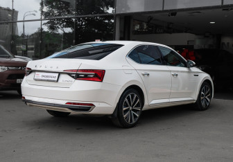 Подержанный автомобиль Skoda Superb Liftback 2020 года (4 фото)