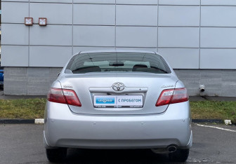 Подержанный автомобиль Toyota Camry Sedan 2011 года (6 фото)