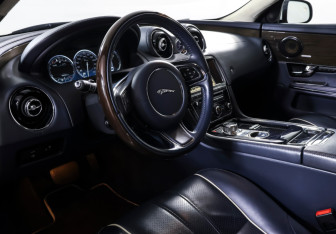 Подержанный автомобиль Jaguar XJ 2012 года (14 фото)