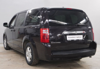 Подержанный автомобиль Dodge Caravan 2010 года (7 фото)
