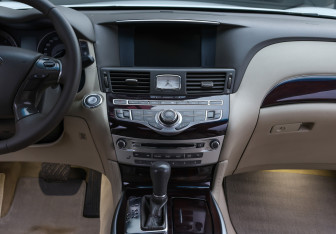 Подержанный автомобиль Infiniti M Sedan 2010 года (14 фото)