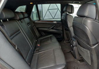 Подержанный автомобиль BMW X5 2010 года (24 фото)