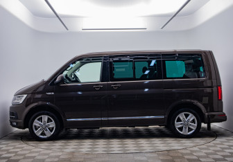 Подержанный автомобиль Volkswagen Multivan 2017 года (8 фото)