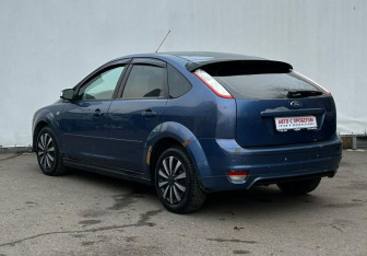 Подержанный автомобиль Ford Focus Hatchback 2006 года (6 фото)