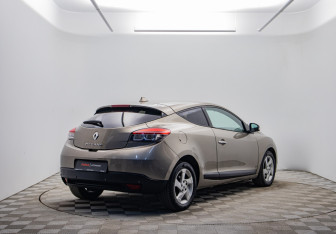 Подержанный автомобиль Renault Megane Hatchback 2010 года (5 фото)