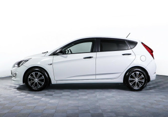 Подержанный автомобиль Hyundai Solaris Hatchback 2015 года (3 фото)