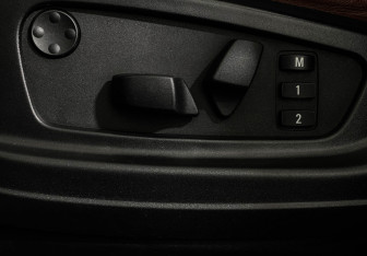 Подержанный автомобиль BMW X6 2011 года (17 фото)