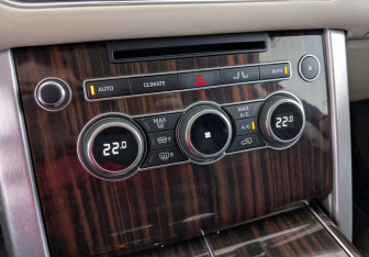 Подержанный автомобиль Land Rover Range Rover 2015 года (16 фото)