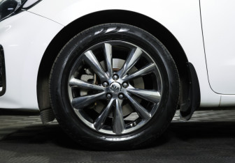 Подержанный автомобиль Kia Carnival 2020 года (27 фото)