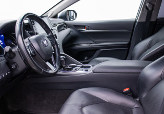 Подержанный автомобиль Toyota Camry Sedan 2021 года (10 фото)