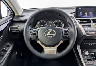 Подержанный автомобиль Lexus NX 2015 года (21 фото)