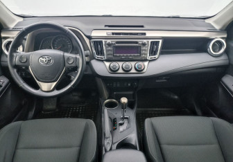 Подержанный автомобиль Toyota RAV4 2013 года (12 фото)