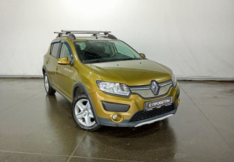 Подержанный автомобиль Renault Sandero 2017 года (3 фото)