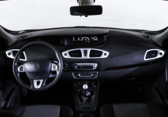 Подержанный автомобиль Renault Scenic 2012 года (18 фото)