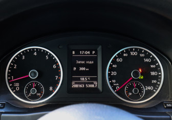 Подержанный автомобиль Volkswagen Tiguan 2013 года (9 фото)