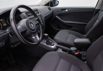 Подержанный автомобиль Volkswagen Jetta Sedan 2014 года (10 фото)