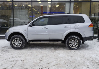 Подержанный автомобиль Mitsubishi Pajero Sport 2010 года (5 фото)