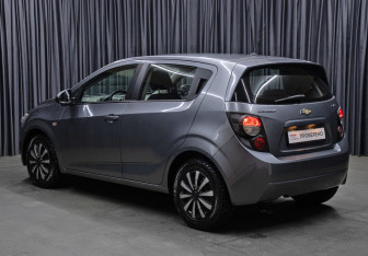 Подержанный автомобиль Chevrolet Aveo Hatchback 2013 года (7 фото)