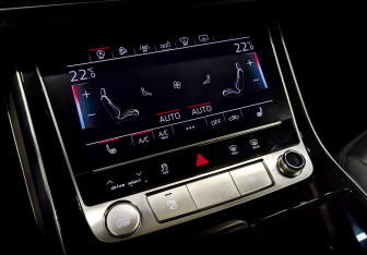 Подержанный автомобиль Audi Q8 2019 года (29 фото)