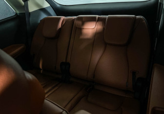 Подержанный автомобиль Kia Carnival 2022 года (27 фото)