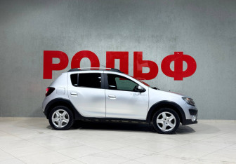 Подержанный автомобиль Renault Sandero 2018 года (3 фото)