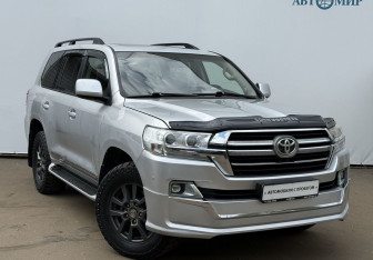 Подержанный автомобиль Toyota Land Cruiser Suv 2008 года (3 фото)
