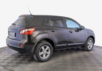 Подержанный автомобиль Nissan Qashqai 2011 года (5 фото)