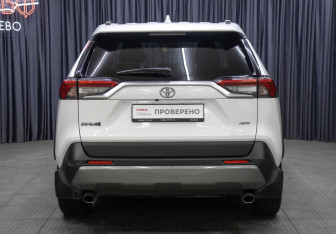Подержанный автомобиль Toyota RAV4 2019 года (6 фото)