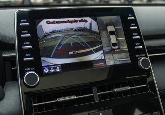 Подержанный автомобиль Toyota Avalon 2022 года (18 фото)