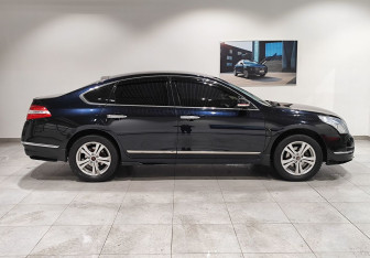 Подержанный автомобиль Nissan Teana 2011 года (4 фото)